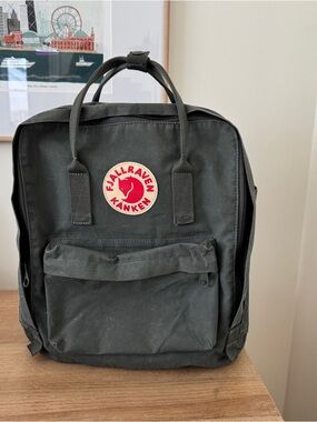 Fjallraven Kånken Classic Backpack - Olive Green